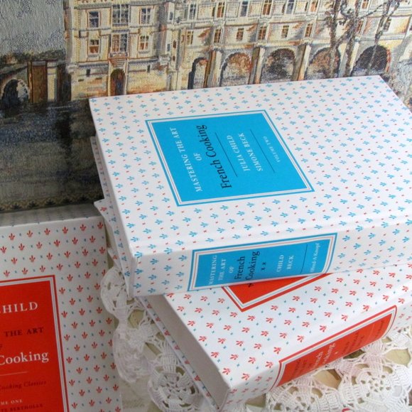 JULIA CHILD FRENCH COOKBOOKS, 2 VOL MASTERING THE ART OF FRENCH COOKING; IN CASE - Picture 4 of 8